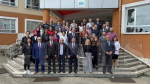 Vali Sonel, her pazartesi sabah bir okulda mesaiye balyor